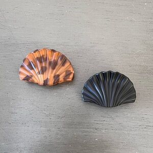 Light Brown Black Matte Scallop Clam Shell 2.5" Lobster Claw Hair Clip Set Pair
